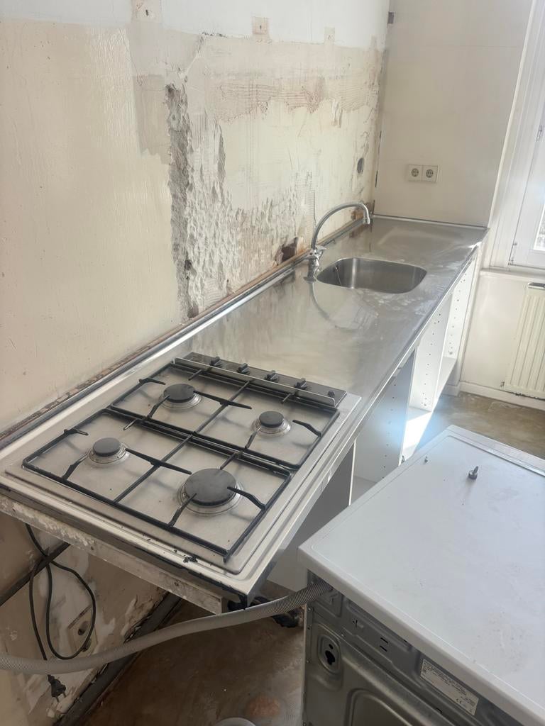 Gratis af te halen: Aanrecht met wasbak, kraan en gasfornuis, Ophalen, Gebruikt, Minder dan 85 cm, 4 kookzones