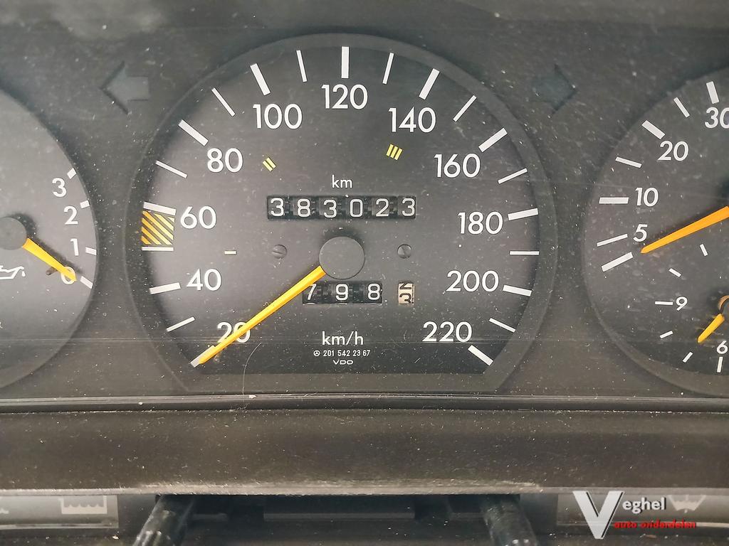 MB W201 sedan Km tellerklok 2015422367 '93, Gebruikt, -, -, Ophalen of Verzenden