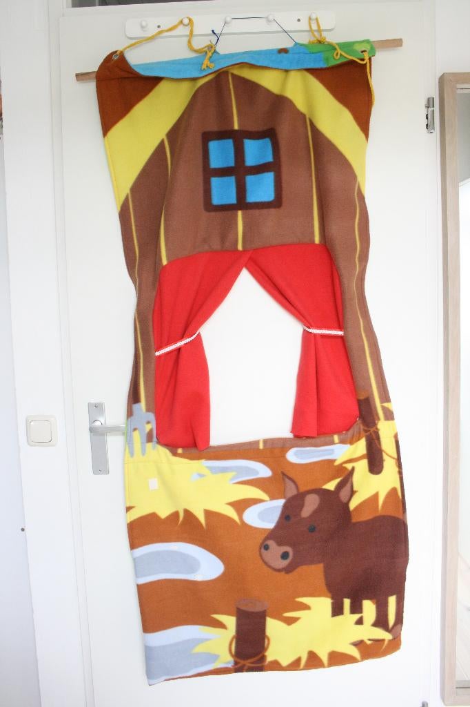 Oprolbare boerderij poppenkast met handpoppen, Verzenden, Gebruikt, Overige typen