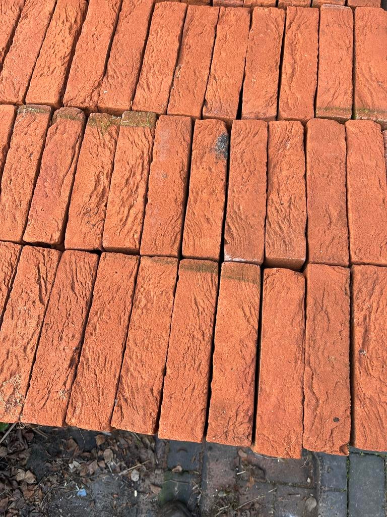 Rode metselstenen en witte kalkzandstenen, Ophalen, Gebruikt, Bakstenen