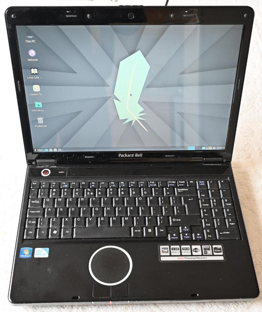 Linux laptop met tas, Computers en Software, Ophalen of Verzenden, Gebruikt