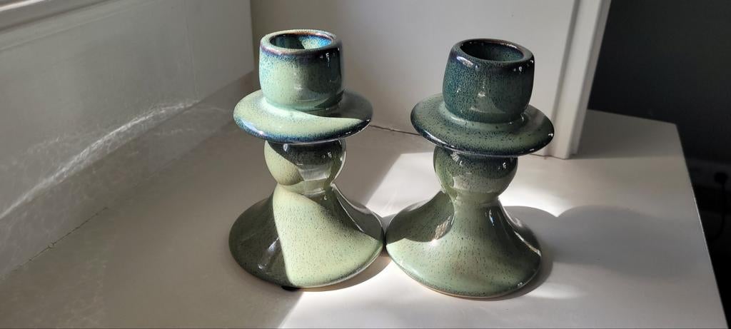 Twee groene Brynxz kandelaars 12 cm hoog, Huis en Inrichting, Woonaccessoires | Kandelaars en Kaarsen, Ophalen of Verzenden, Overige materialen