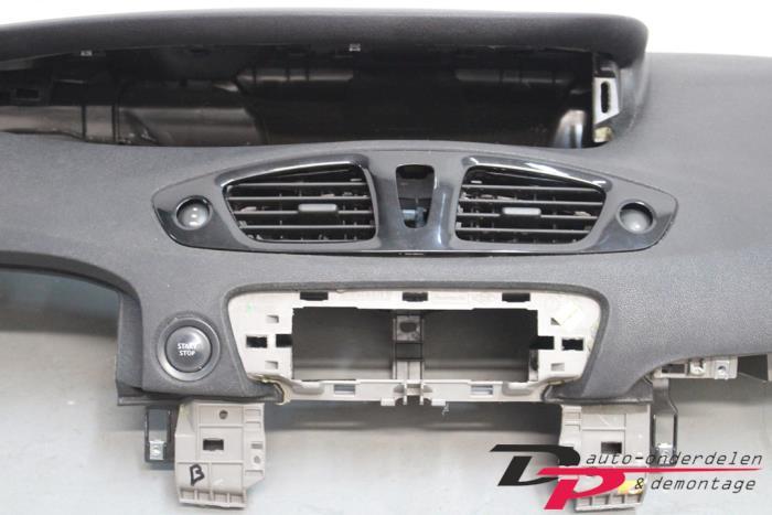Dashboard van een Renault Grand Scenic, Gebruikt, -, Renault, -