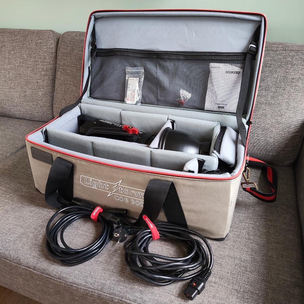 Aputure LS300D (studio LED verlichting), Ophalen of Verzenden, Gebruikt, Lamp of Flitsset