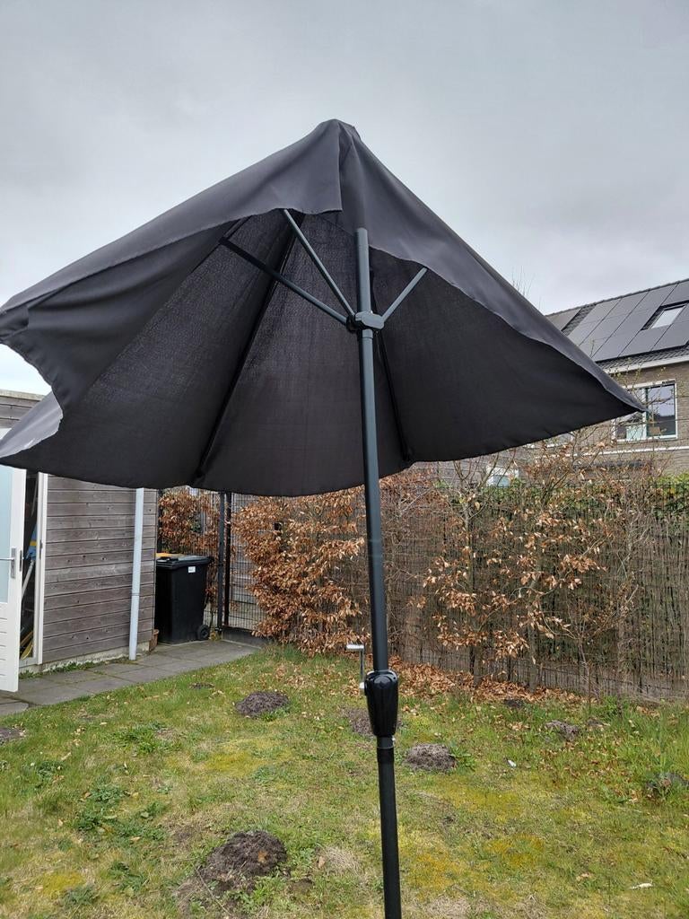 Halfdoeksparasol aangeboden., Ophalen of Verzenden, Gebruikt, Zweefparasol