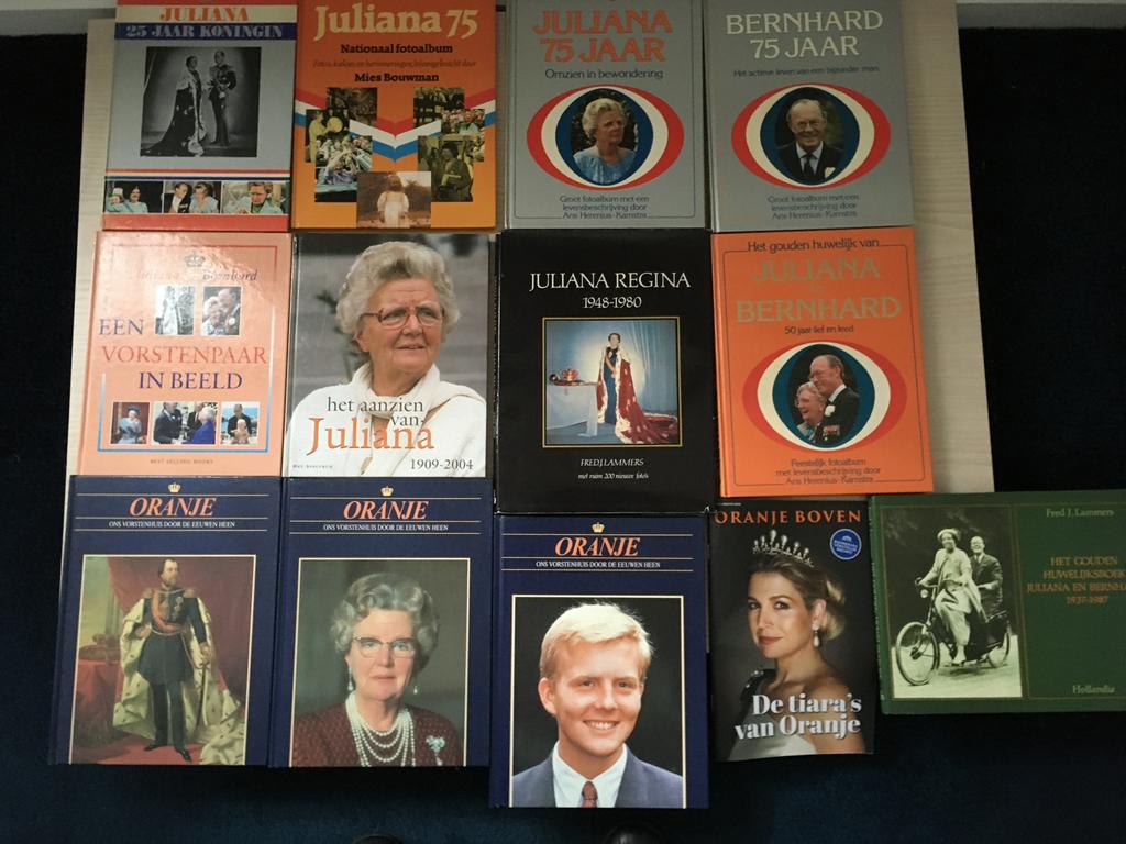 Verzameling Boeken Nederlands Koningshuis. €3,00 per stuk, Verzamelen, Koninklijk Huis en Royalty, Gebruikt, Tijdschrift of Boek