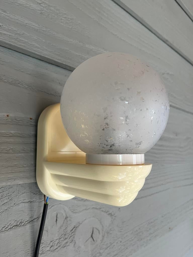 Vintage Space Age wandlamp met frosted glasbol, Ophalen of Verzenden, Gebruikt, Glas, Vintage space age retro