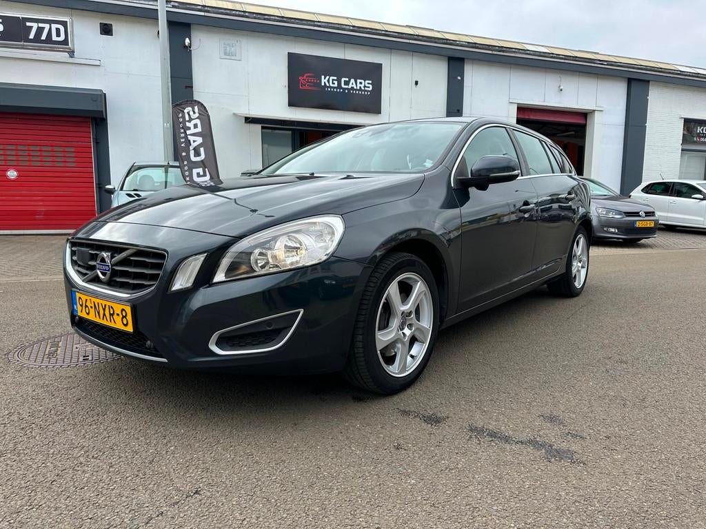 Volvo V60 2.0T Momentum|Driver Support|, Euro 5, 1502 kg, Leder en Stof, Origineel Nederlands