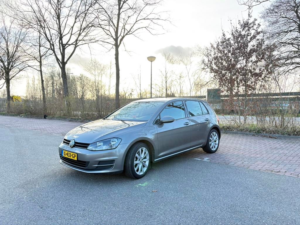 Volkswagen Golf 1.2 TSI 77KW 5D 2013 Grijs, Auto's, Voorwielaandrijving, 4 cilinders, 610 kg, 49 €/maand