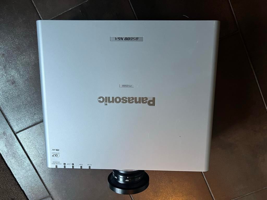 Panasonic PT D5000 beamer met ET-DLE080 lens, Gebruikt, Panasonic, Ophalen of Verzenden, DLP