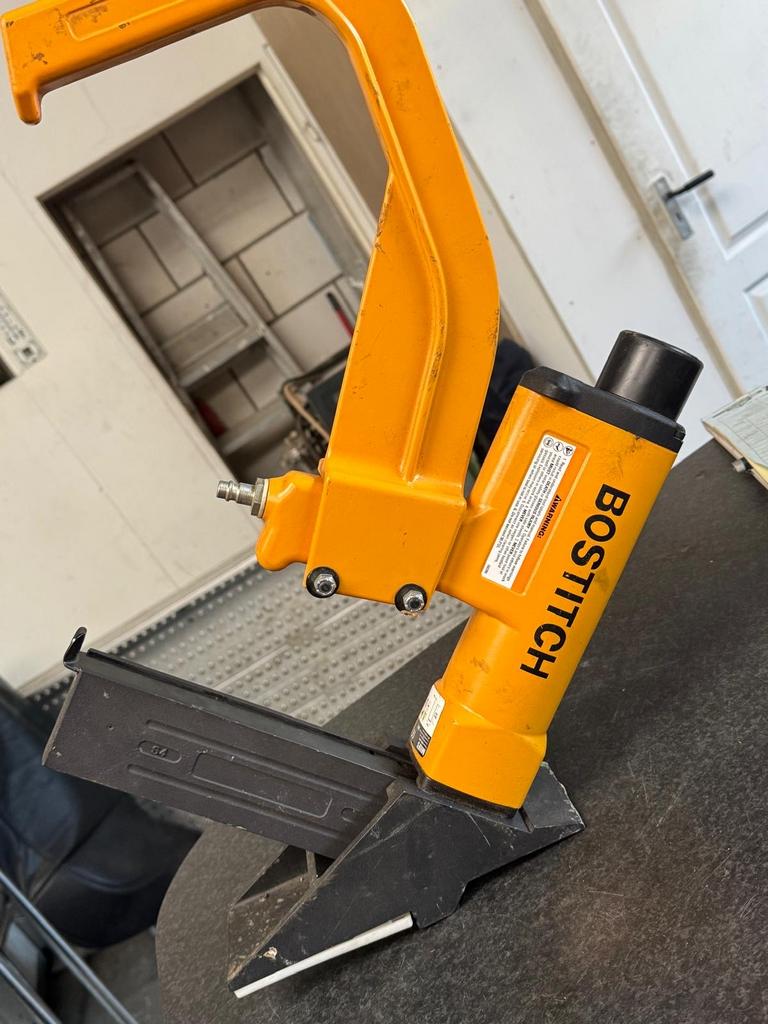 Bostitch nietmachine, Doe-het-zelf en Verbouw, Ophalen, Gebruikt