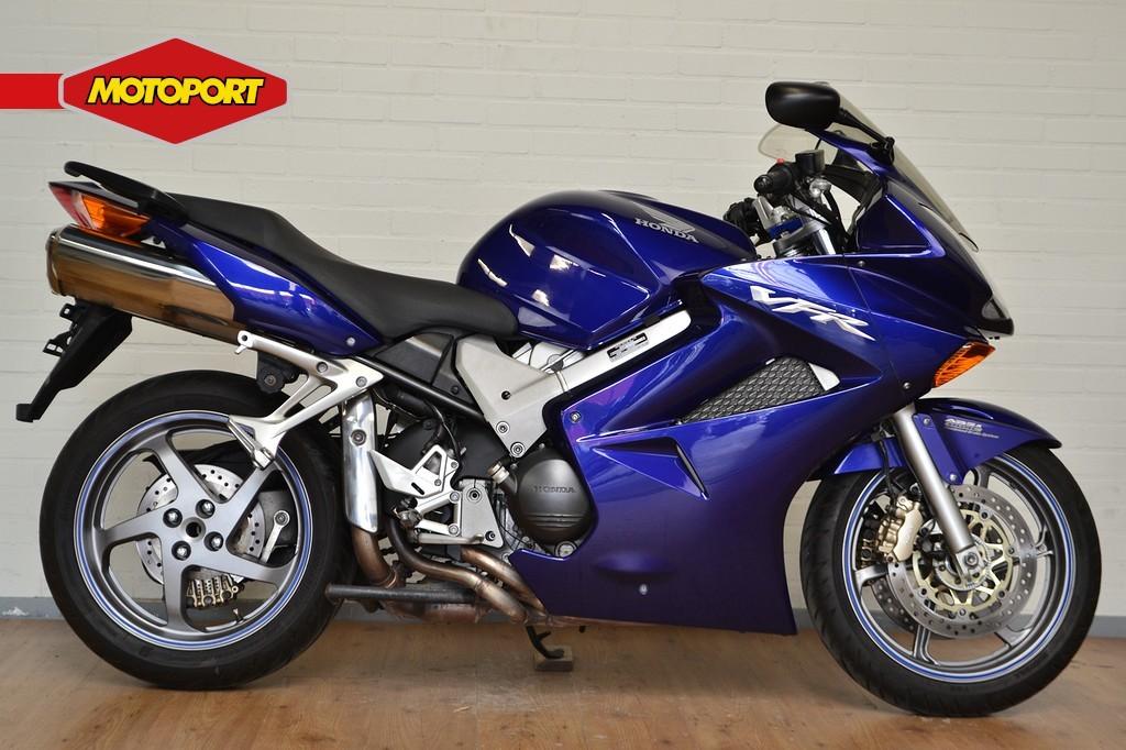 Honda VFR 800 FI VTEC ABS (bj 2005), Dorneveld 180-184
B-1731  Zellik, BE, Honda Motor Europe, Bedrijf, Sport