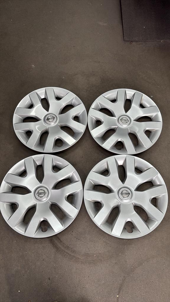Set Nissan Wieldoppen 4 Stuks 16 inch, Ophalen of Verzenden, Zo goed als nieuw