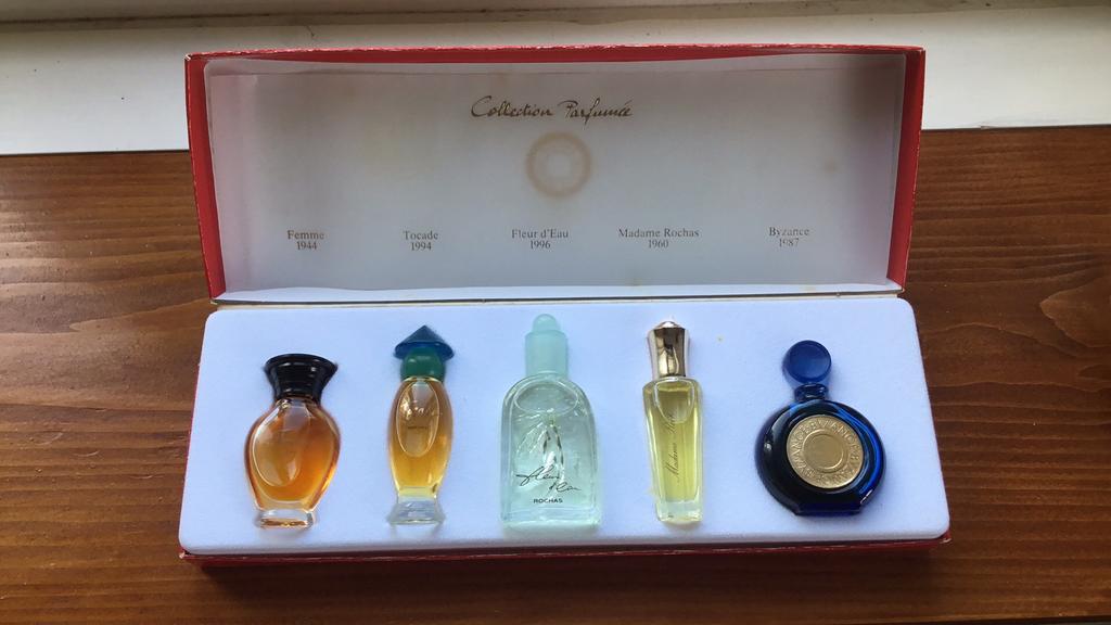 Rochas Parfum Miniaturen Collectie Jaren 90 complete box, Verzamelen, Parfumverzamelingen, Ophalen of Verzenden, Zo goed als nieuw
