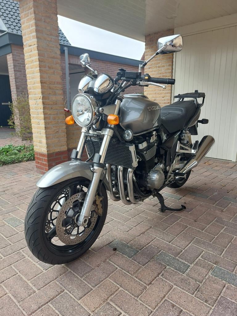 Gekoesterde Suzuki GSX 1400 - Krachtige Naked Bike.