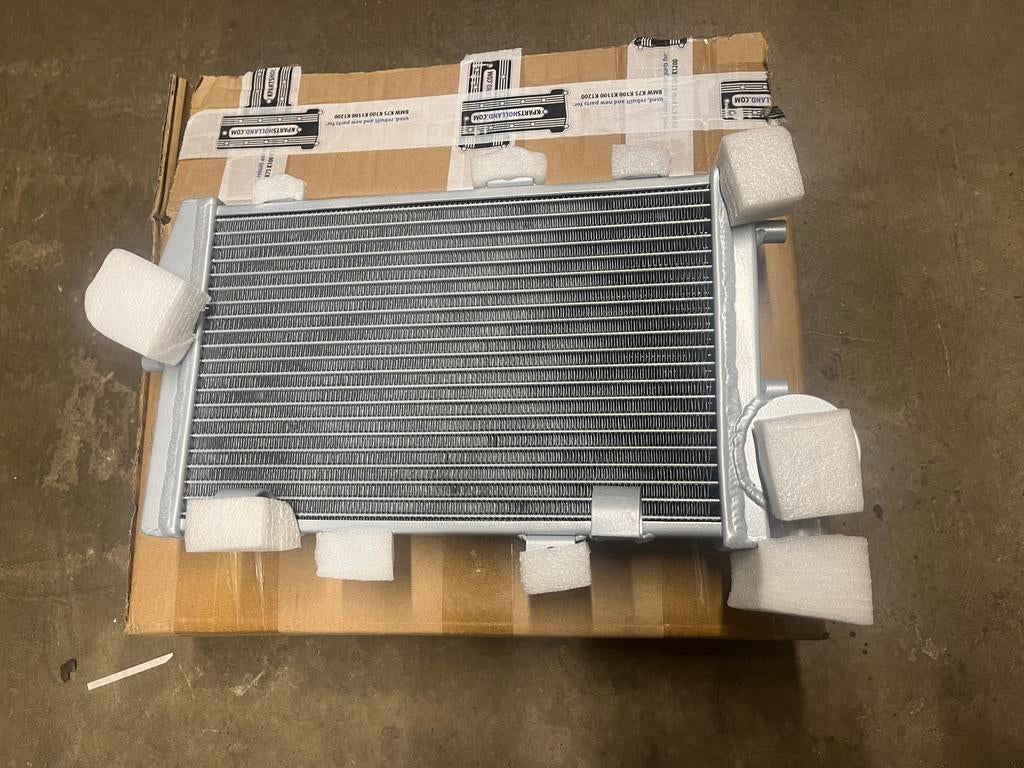 gloednieuwe aluminium radiateur bmw k100rs, Motoren, Onderdelen | BMW, Ophalen, Nieuw