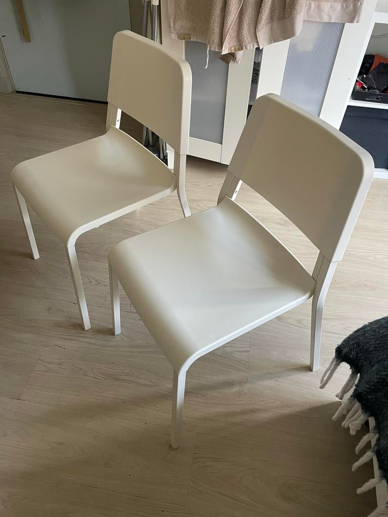 2 IKEA TEODORES stoelen, Huis en Inrichting, Stoelen, Ophalen, Kunststof, Twee, Wit