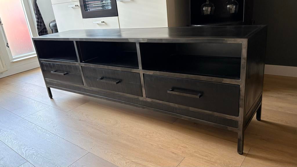TV meubel zwart mangohout en metaal, Ophalen, Gebruikt, 150 tot 200 cm, Minder dan 100 cm