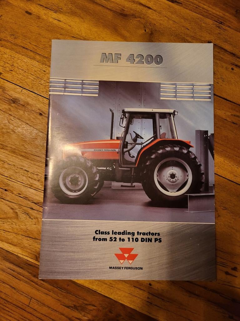 tractor folder Massey Ferguson 4200, Boeken, Ophalen of Verzenden, Zo goed als nieuw