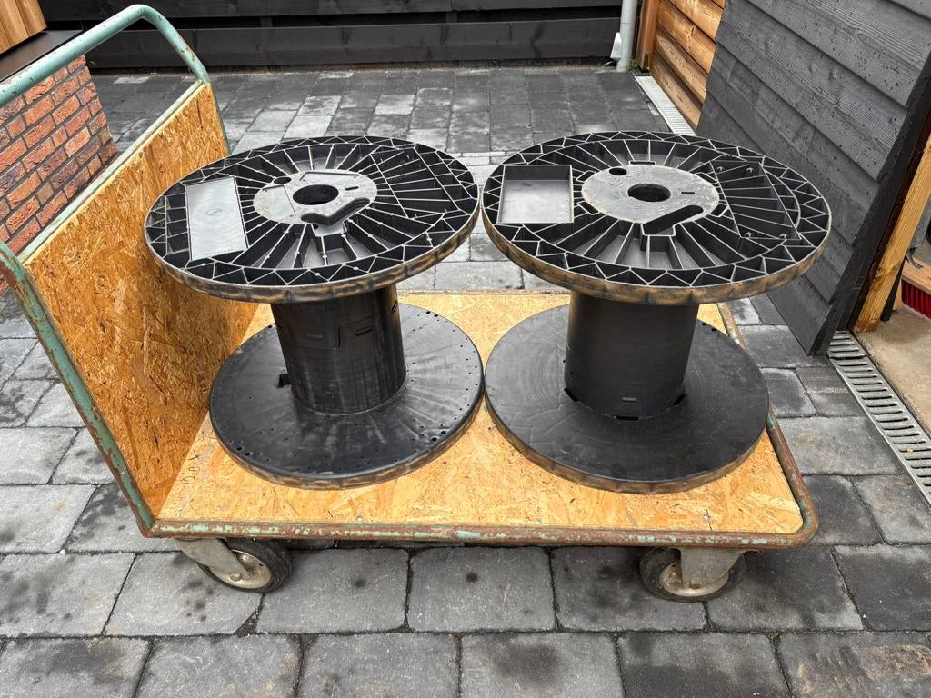 2 Kunstof Haspels  voor decoratie of voor kabel en/ of slang, Ophalen, Zo goed als nieuw, X, X