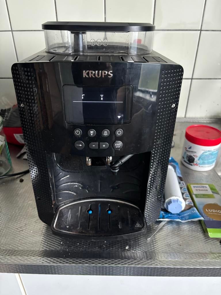 Krups EA8100 koffiezetapparaat espressobonen, Afneembaar waterreservoir, Koffiemachine, Niet werkend, Koffiebonen