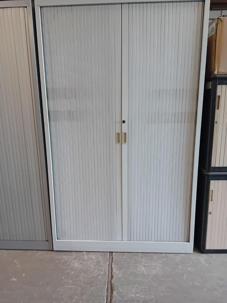 Twee roldeurkasten, Huis en Inrichting, Kasten | Roldeurkasten en Archiefkasten, Ophalen, 25 tot 50 cm, 100 tot 150 cm, 150 tot 200 cm