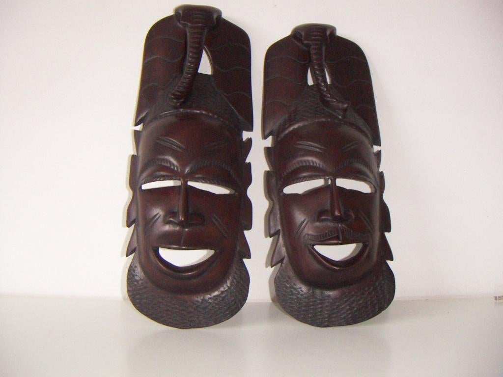 2 Afrikaanse massief houten maskers., Ophalen of Verzenden