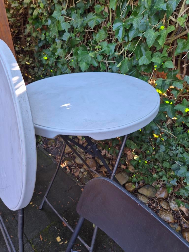 3 witte statafels, 4 zwarte barkrukken en 7 witte barkrukken, Ophalen