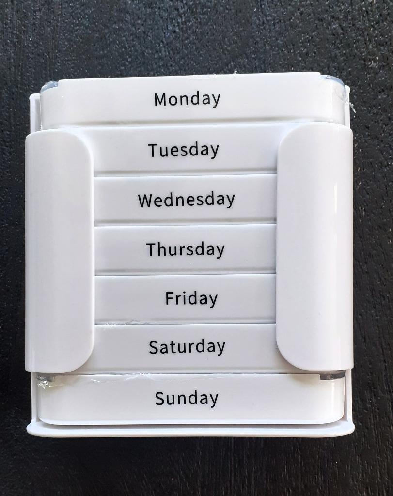 Pillendoos 7 dagen 4 vakjes per dag met pil uitdrukker, Diversen, Ophalen of Verzenden, Nieuw