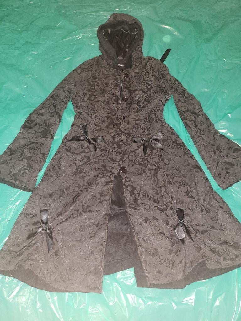 Gothic jas met rozenpatroon en strikjes, Maat 38/40 (M), Verzenden, Zwart, Onbekend