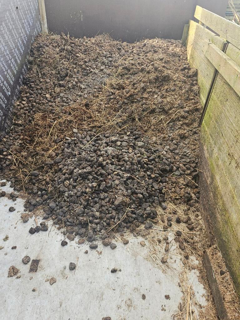 Gratis paardenmest, Ophalen