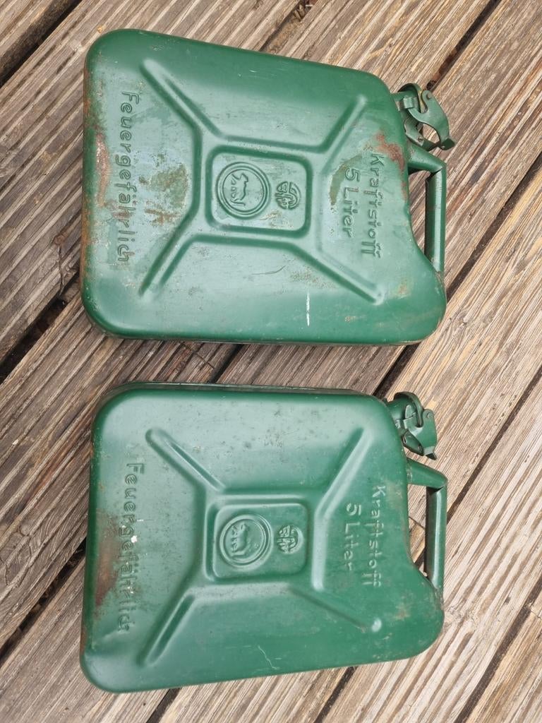 2 x kleine 5 liter Duitse jerrycan uit Tweede Wereldoorlog. , Ophalen of Verzenden, Duitsland