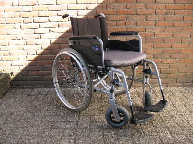 Invacare Action1 rolstoel 48cm massieve banden en stokhouder, Ophalen of Verzenden, Inklapbaar, Zo goed als nieuw, Duwrolstoel