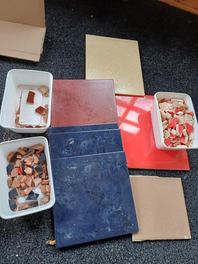 Tegels rood, donkerblauw en roodbruin, Ophalen, Minder dan 20 cm, Minder dan 20 cm, Minder dan 5 m²