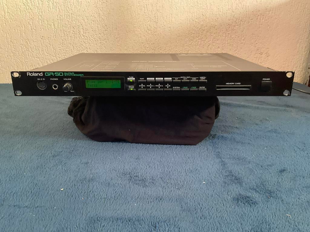 Roland GR-50 Gitaarsynthesizer met GK-2A pickup, Gebruikt, Roland, Met midi-aansluiting, Overige aantallen