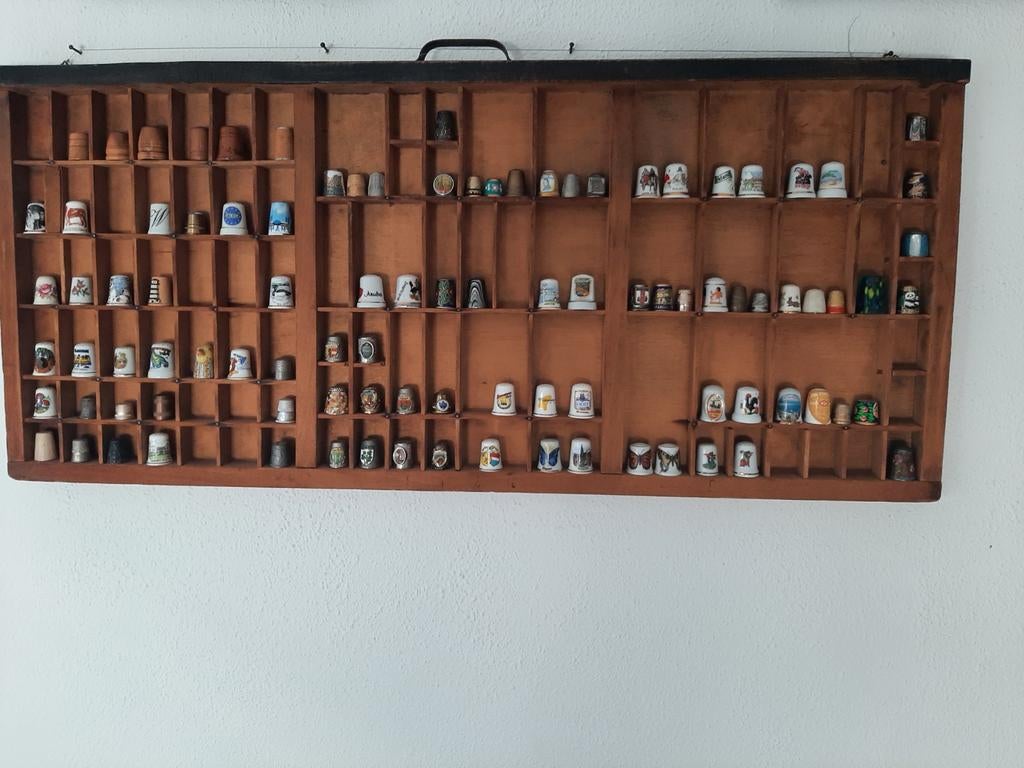 Antieke letterbak met verzameling vingerhoeden, Ophalen, Gebruikt