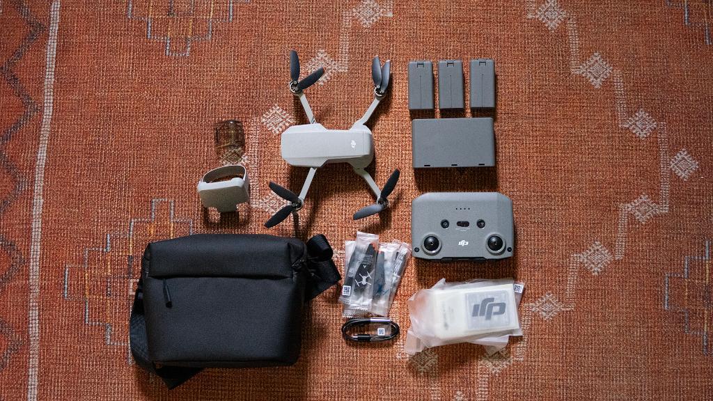 Drone DJI Mini 2 4K + Fly More combo, Cameradrone, Zo goed als nieuw, DJI, 15 tot 30 minuten