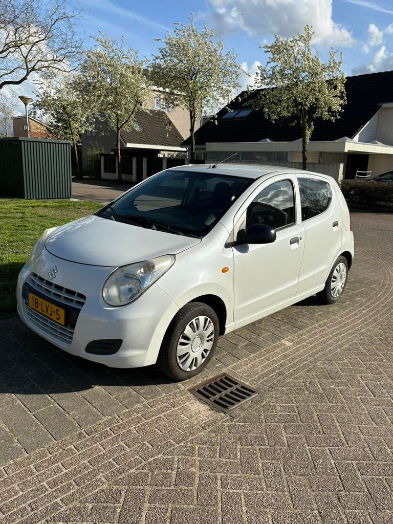 Suzuki Alto 1.0 2010 Wit, Auto's, Suzuki, Voorwielaandrijving, 200 kg, 4 stoelen, Origineel Nederlands