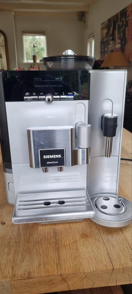 Siemens EQ7PLUS, Witgoed en Apparatuur, Koffiezetapparaten, Ophalen, Gebruikt, 10 kopjes of meer, Koffiemachine
