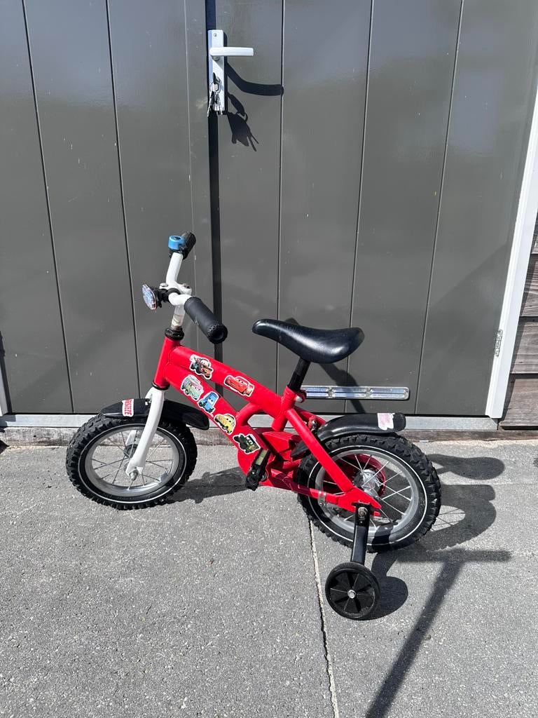 Disney Cars fiets met zijwielen, Ophalen, Zo goed als nieuw, Minder dan 16 inch, Zijwieltjes