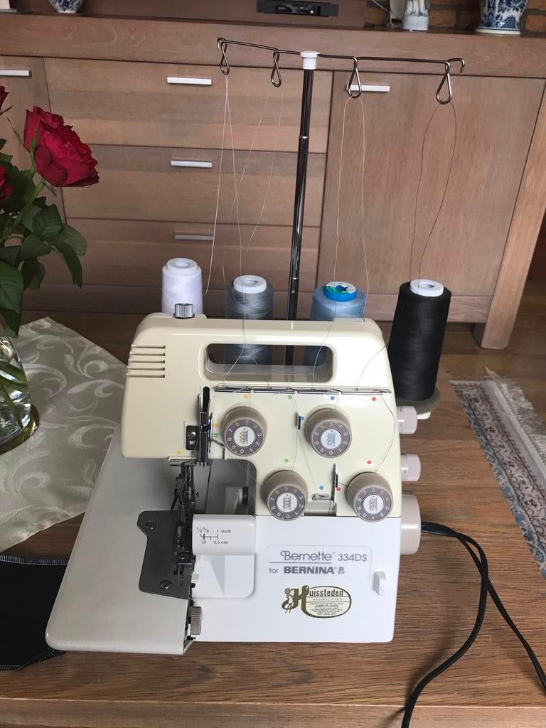 Bernette 334DS Lockmachine - Goede staat, incl. handleiding, Ophalen, Gebruikt, Lockmachine, Bernina