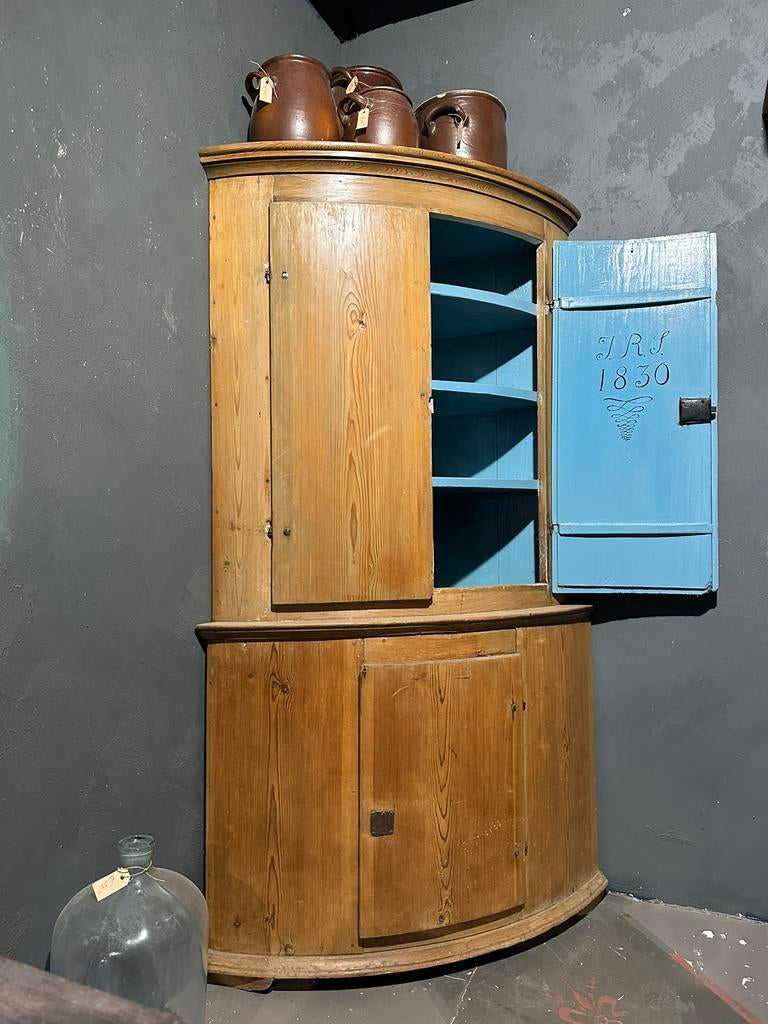 "HENDRICKX "  Zweedse Grenen Hoekkast., Ophalen of Verzenden