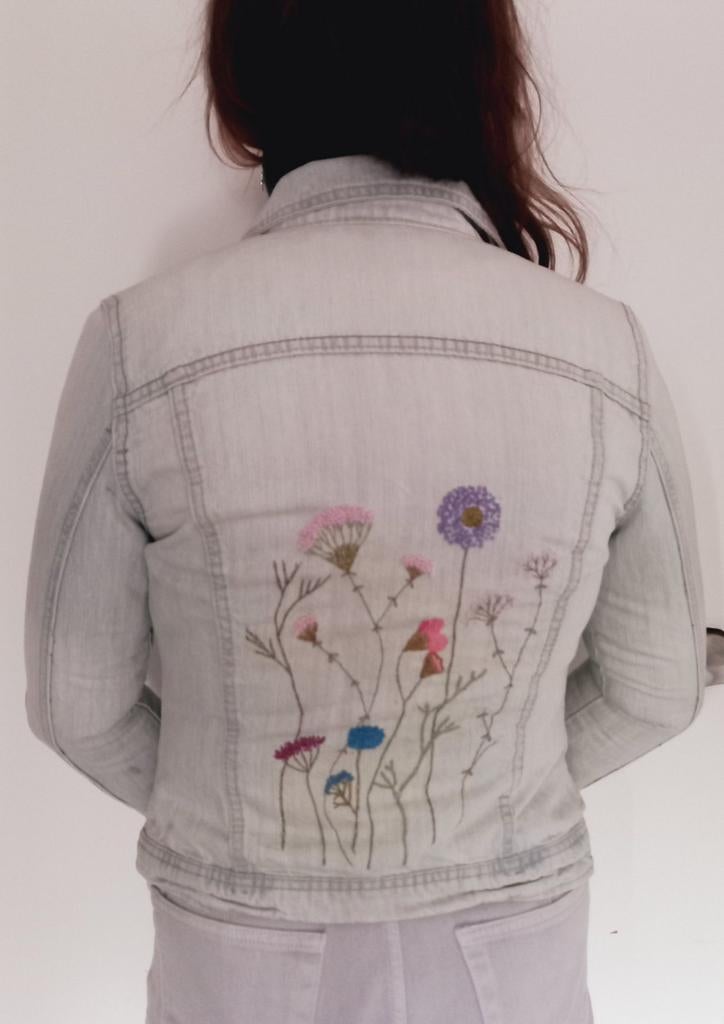 Spijkerjasje met geborduurde bloemen, Ophalen of Verzenden, Gedragen, Maat 36 (S), Blauw