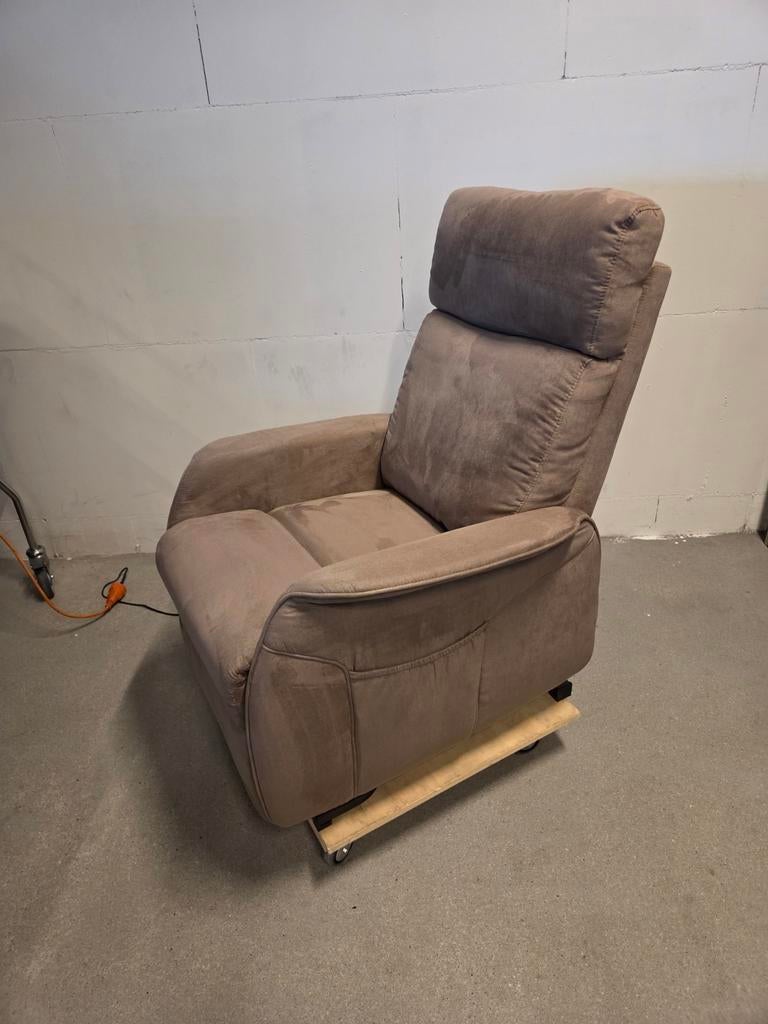 Sta op stoel / opsta stoel DEMO model, Ophalen, Minder dan 75 cm, Stof, 50 tot 75 cm