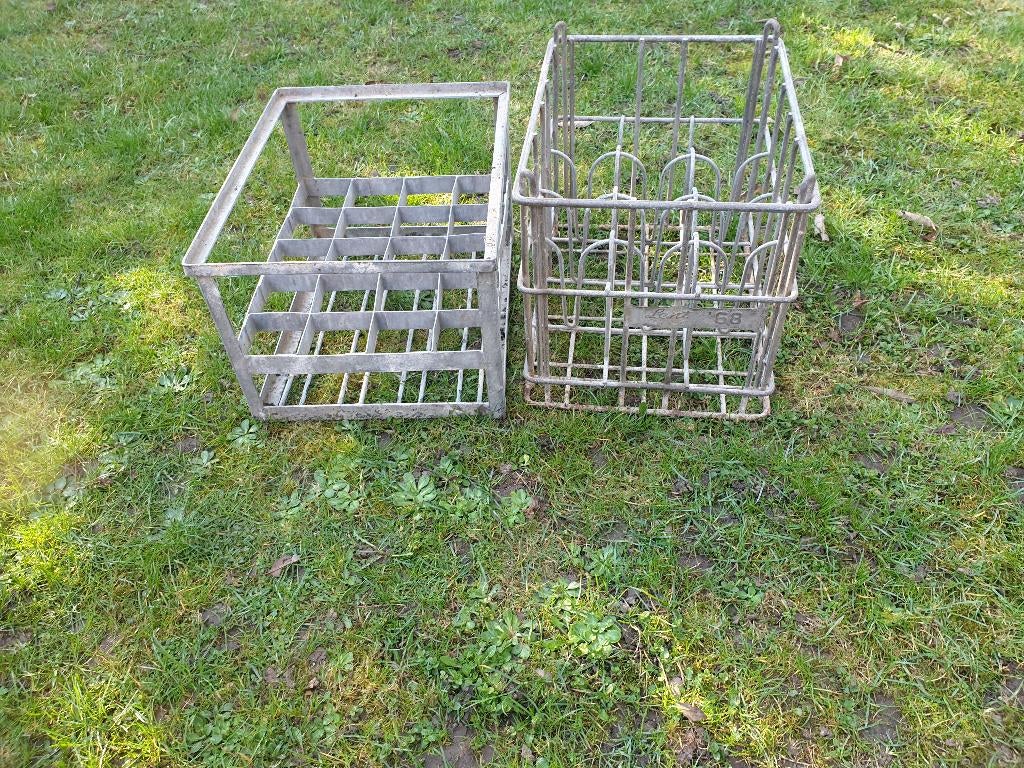 2 ijzeren melk fles kratten, Ophalen, Gebruikt, 40 tot 60 cm, 50 tot 75 cm