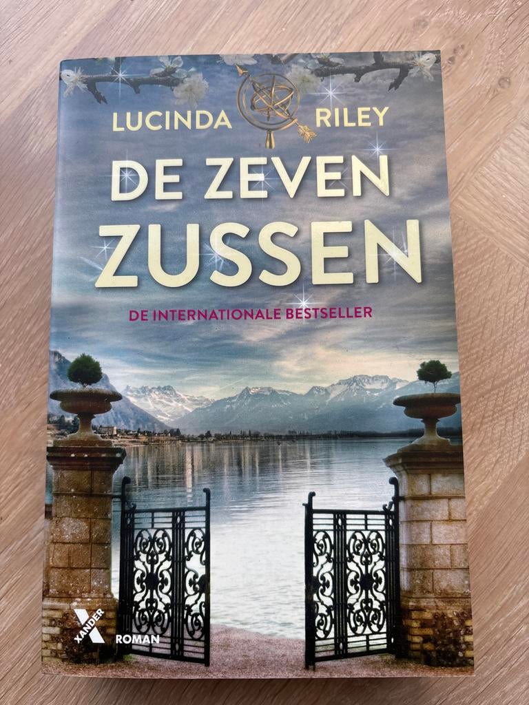 De Zeven Zussen - Lucinda Riley, Ophalen of Verzenden, Gelezen, Nederland