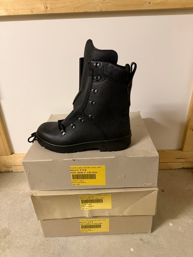 4 x Gevechtslaarzen Maat 44 en 45 Breed - Nieuw in Doos, Verzamelen, Militaria | Algemeen, Ophalen of Verzenden, Landmacht, Nederland
