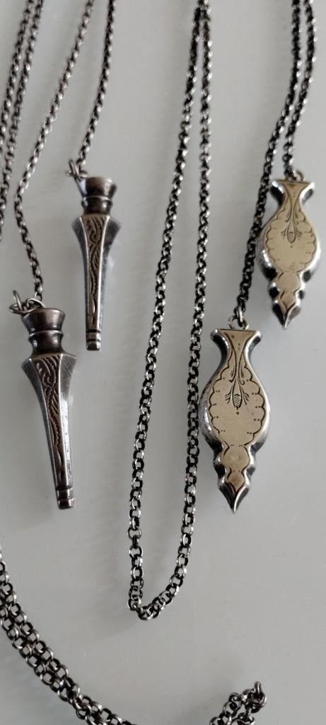 antieke breipendoppen aan lange zilveren jasseron kettingen, Ophalen of Verzenden, Zo goed als nieuw, Zilver, Zilver
