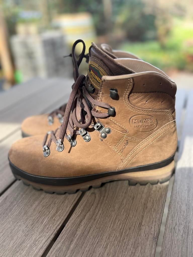 Meindl Borneo wandel/bergschoenen maat 41 - Zeer goede staat, Ophalen of Verzenden, Zo goed als nieuw, Schoenen