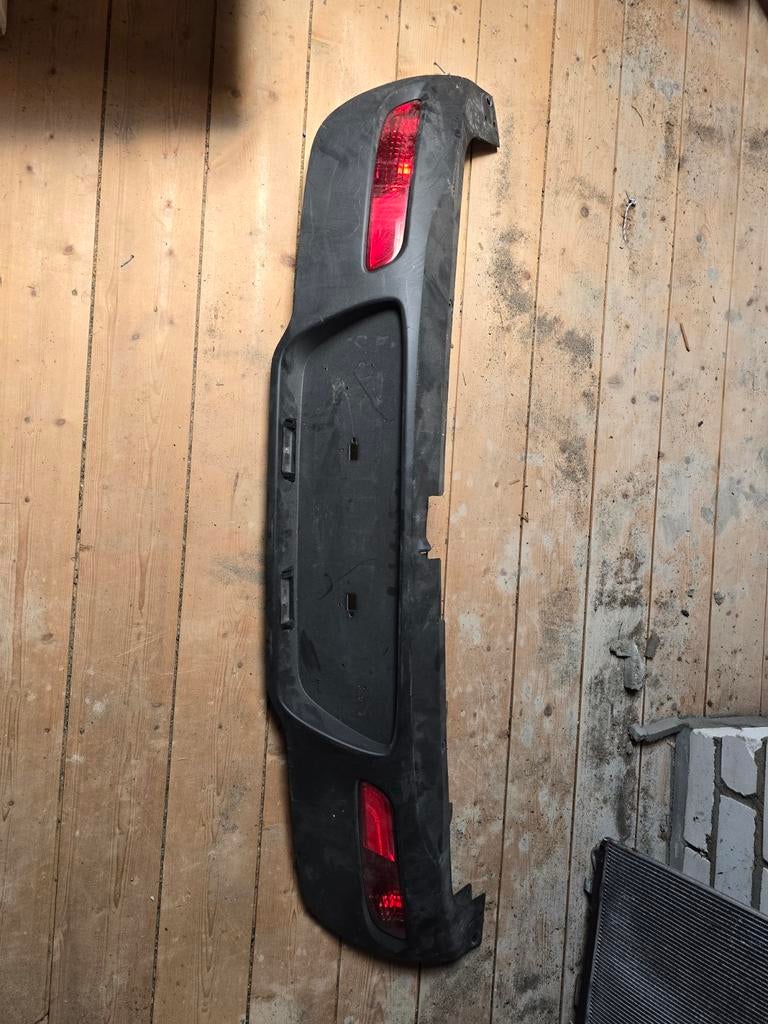 Achterbumper met verlichting - Gebruikt, Auto-onderdelen, Ophalen of Verzenden, Voor, Kia, Bumper